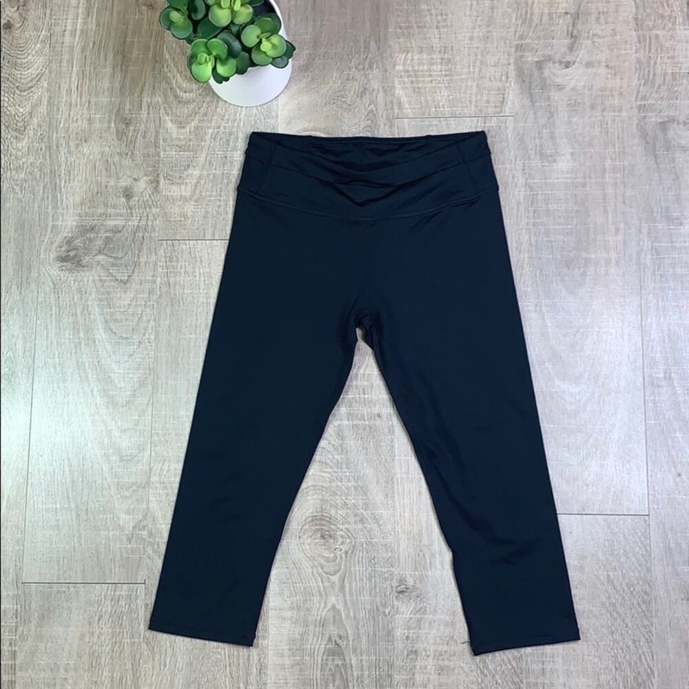 Fabletics Cropped Black Leggings Zipper Pouch